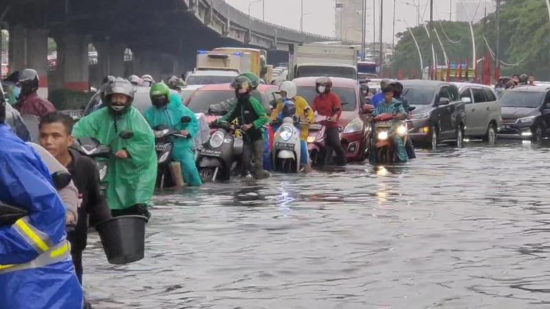 Ruas Jalan di Jakarta Timur Tergenang Air Hingga 50 Cm. (Istimewa).