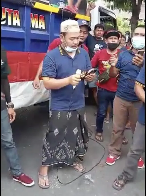 Organisasi Supir Truk berdemo untuk tindak tegas oknum Polisi yang melakukan penyelewengan (Foto: Istimewa)