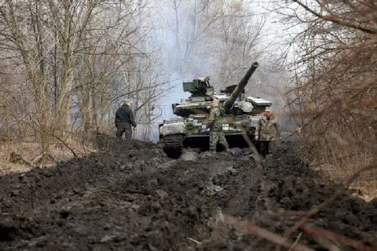 Tank Rusia masuk ke Ukraina untuk Invasi (Kemenhan Rusia via AP)
