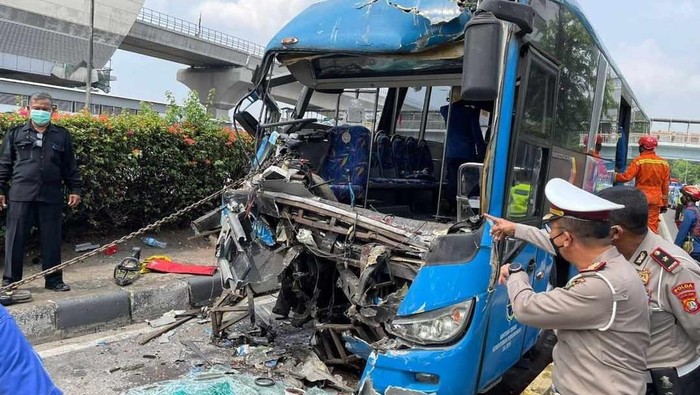 Bus TransJakarta kecelakaan lagi (detikcom)