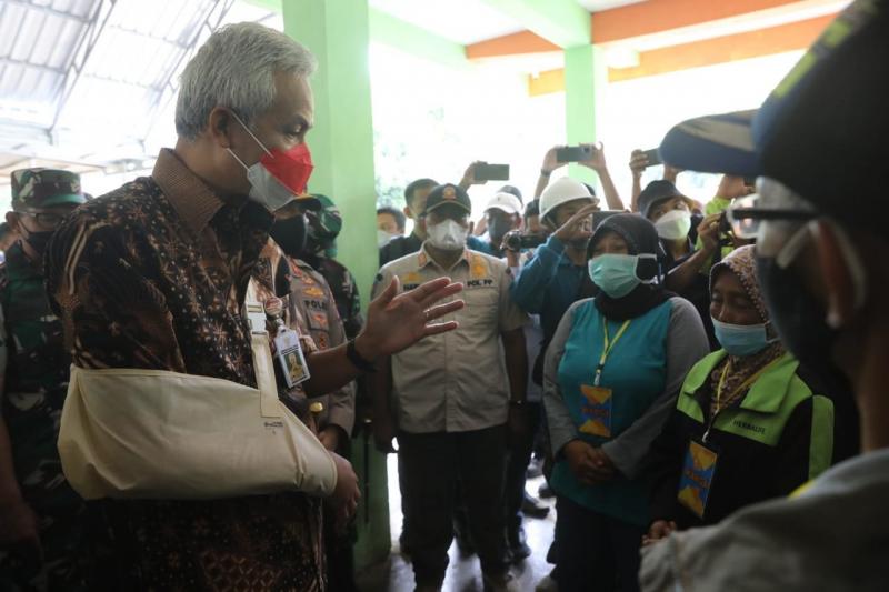Gubernur Jawa Tengah Ganjar Pranowo ke Desa Wadas (JPNN)
