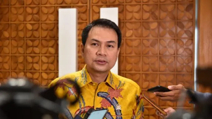 Hakim Tipikor Vonis Azis Syamsuddin 3,5 Tahun Penjara di Kasus Suap. (Tribun).
