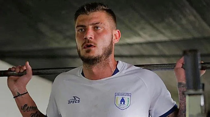 Pemain Persipura Yevhen Bokhashvili menangis melihat negaranya, Ukraina diserang Rusia (Tribun Papua)