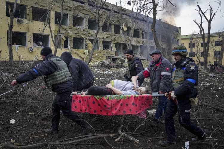 Serangan Rusia hancurkan Rumah Sakit bersalin di Ukraina. (Foto: Kompas)