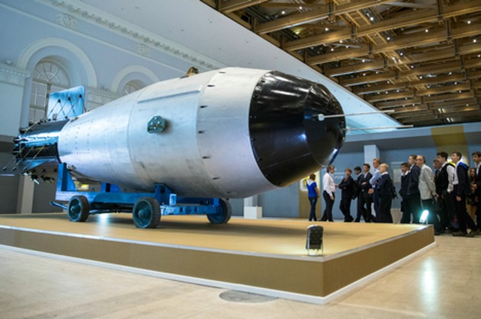 Bom nuklir Tsar Bomba milik Rusia. Foto: Replika Tsar Bomba, AN-602, bom hidrogen. (AP) 