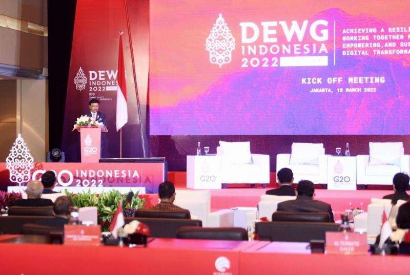 Menkominfo Johnny G. Plate saat kick off meeting DEWG Indonesia 2022 (media indonesia)