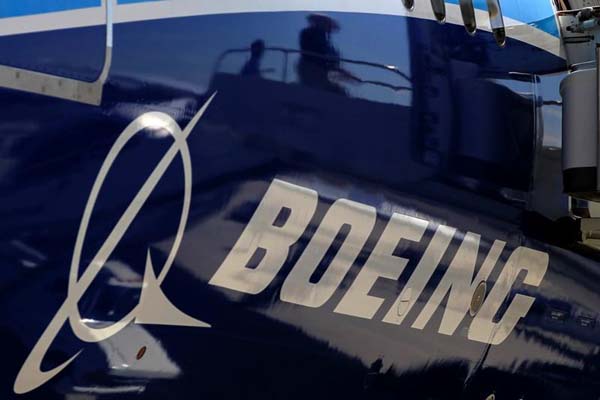 Logo perusahaan produsen pesawat terbang Boeing - Reuters/Lucy Nicholson