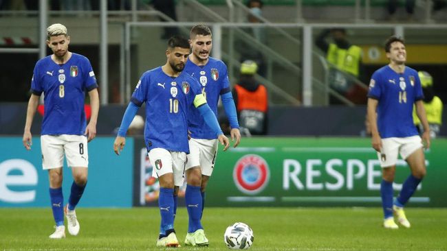 Timnas sepak bola Italia gagal mengikuti Piala Dunia 2022 usai kalah di babak playoff kualifikasi melawan Makedonia Utara (REUTERS/ALESSANDRO GAROFALO)