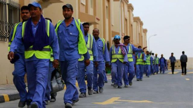 Pekerja migran diduga dipekerjakan Qatar untuk menjadi pekerja Stadion (AFP)