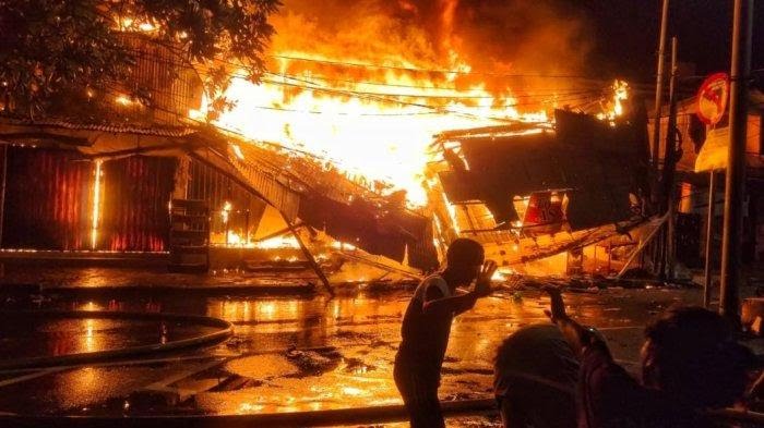 Pasar Gembrong Terbakar, Petugas Kewalahan Padamkan Api