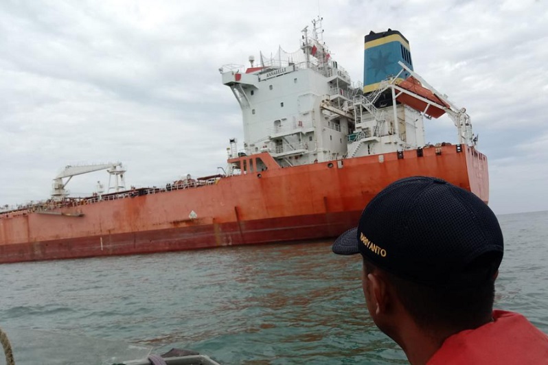 TNI AL tangkap kapal tanker yang angkut CPO dan dinahkodai warga China (alinea)