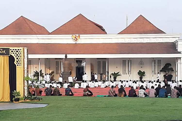 Presiden Jokowi dan kelaurga gelar salat Id di Gedung Agung, Istana Kepresidenan Yogyakarta (kompas)