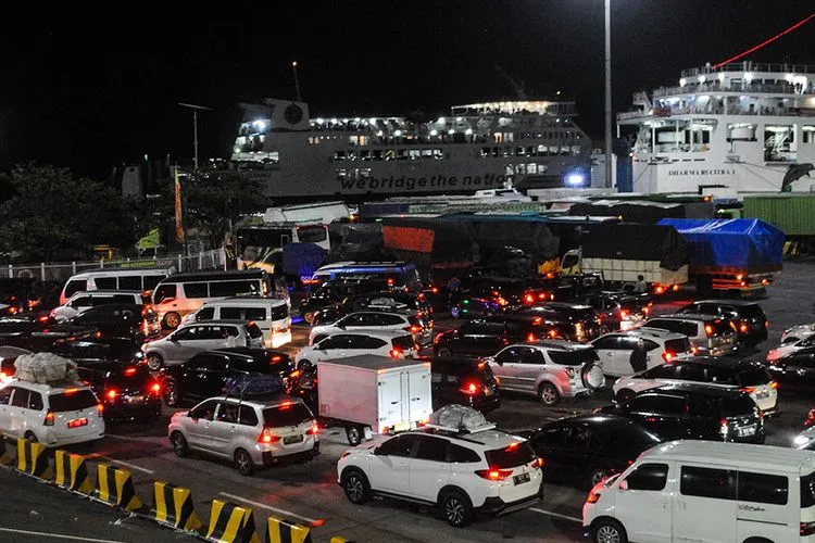 Kemenhub akan tambah kapal dan dermaga untuk antiipasi arus balik mudik lebaran di Pelabuhan Bakauheni (kompas)