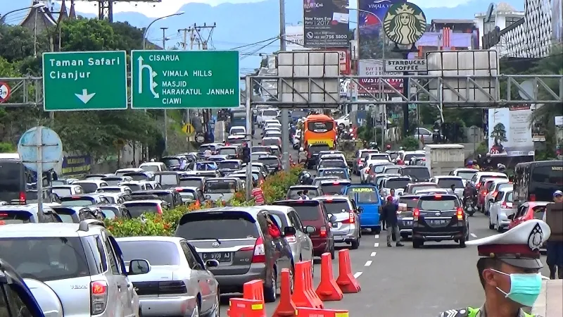 Jalur Puncak pada pada hari kedua Lebaran (rri)