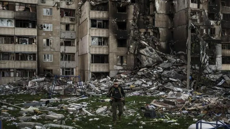 Warga sipil Ukraina sembunyi di toko peti mati saat serangan Rusia terjadi lagi (detik)