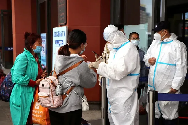 Stasiun PCR di China (Reuters)