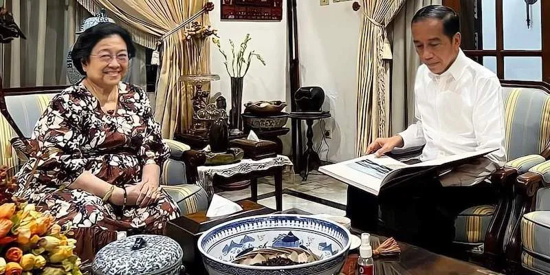 Jokowi bersama Ketum PDIP Megawati (IG:Puan Maharani)