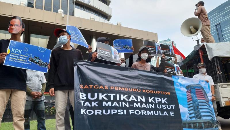 Massa Satgas Pemburu Koruptor gelar aksi di KPK untuk mendesak pengusutan kasus dugaan korupsi Formula E (ist)