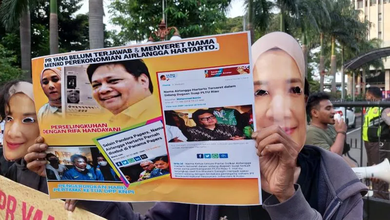 Massa aksi HMI kepung kantor Airlangga Hartarto dan soroti 3 masalah besar, termasuk isu berhubungan dengan Rifa Handayani (ist)
