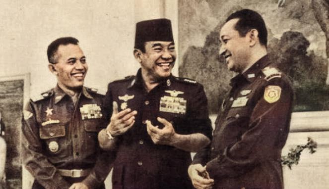 Kisah Soeharto Dipecat Nasution & Ditempeleng Ahmad Yani Lalu Berkuasa. (boombastis.com).