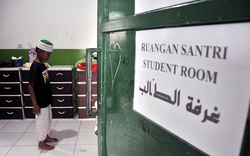Polisi Temukan Uang Rp 2,3 Miliar di Kantor Pusat Khilafatul Muslimin. (Foto: Robinsar Nainggolan).