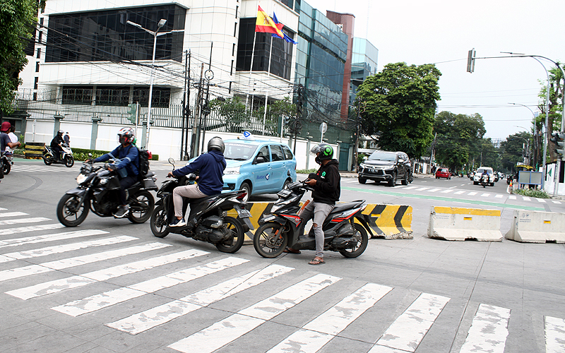 Pelanggaran lalu lintas di Jalan Sabang, Jakarta Pusat menjadi pemandangan yang biasa. Banyak pengendara roda dua melawan arus dan berputar arah bukan pada tempatnya sehingga membuat jalan tersebut rawan kecelakaan. Pelanggaran ini terjadi tidak jauh dari Pos Polisi Sabang. Robinsar Nainggolan