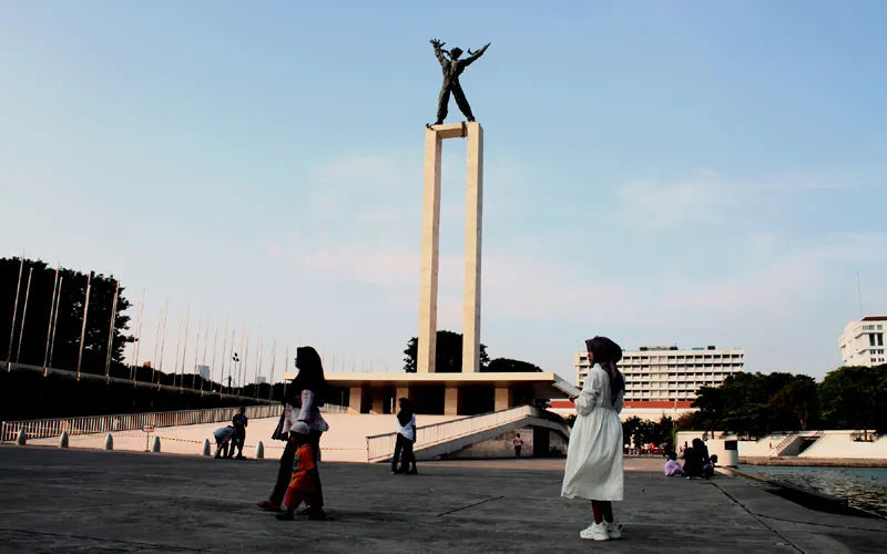 Pemerintah Kota Jakarta Pusat memilih Lapangan Banteng menjadi lokasi penyelenggaraan Jakarta Hajatan yang merupakan rangkaian pencanangan HUT ke-495 Jakarta. Lapangan Banteng  kini memiliki wajah baru dengan konsep taman bertaraf internasional. Kini masyarakat Jakarta dapat menikmati taman dan ruang terbuka, melihat pameran dan pertunjukan seni, berolahraga, atau sekadar menjadi titik temu dengan keluarga dan sahabat. Robinsar Nainggolan 