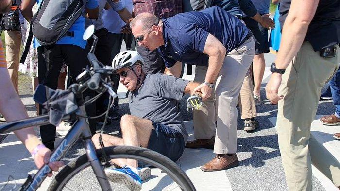 Joe Biden Jatuh dar Sepeda (Net)