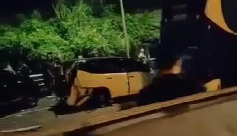 Tabrakan di tol Cipularang akibat rem bus blong (Tangkapan layar video beredar di WAG)