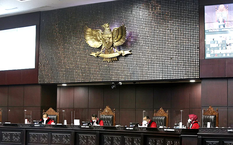 Mahkamah Konstitusi (MK) menolak uji materi Undang-Undang Nomor 35 Tahun 2009 tentang Narkotika terhadap UUD 1945 atau legalisasi ganja untuk medis dan menilai materi yang diuji adalah kewenangan DPR dan pemerintah. Sidang uji materi tersebut dengan pemohon Dwi Pertiwi, Santi Warastuti, Nafiah Murhayanti, Perkumpulan Rumah Cemara, Institute for Criminal Justice Reform (ICJR), dan Perkumpulan Lembaga Bantuan Hukum Masyarakat atau Lembaga Bantuan Hukum Masyarakat (LBHM). Robinsar Nainggolan