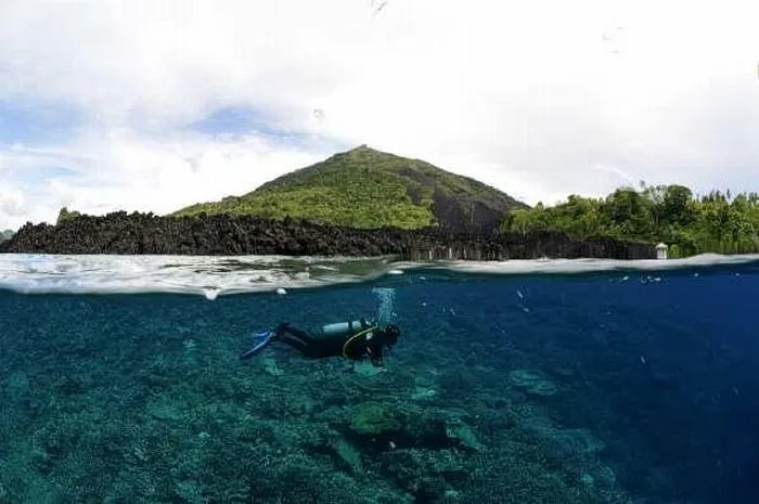 Ilustrasi Lava Flow di Banda Neira (foto: Twitter/@MALUKUSATUDAR4H)