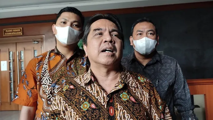 Ini Analisa Ade Armando soal Pihak Bekingi Isu Ijazah Jokowi-Gibran. (Detik).
