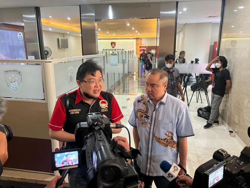 Alvin Lim saat dampingi Freddy Wijaya di Bareskrim Polri (net)