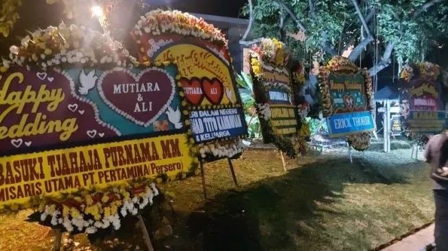 Ada Karangan Bunga Milik Ahok Terpajang di Acara Pernikahan Anak Anies. (Gelora).
