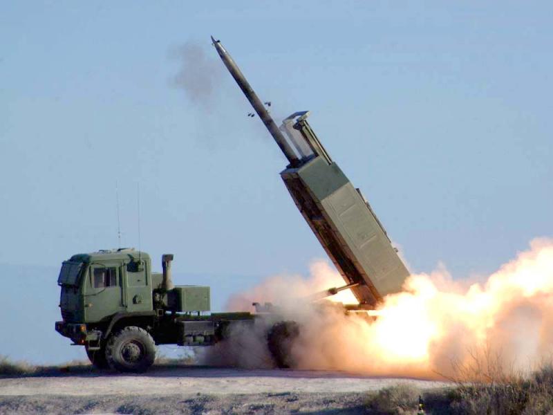 Ilustrasi persenjataan asal Amerika Serikat. Sistem rudal jarak jauh HIMARS bantuan Amerika Serikat untuk Ukraina (Wikipedia)