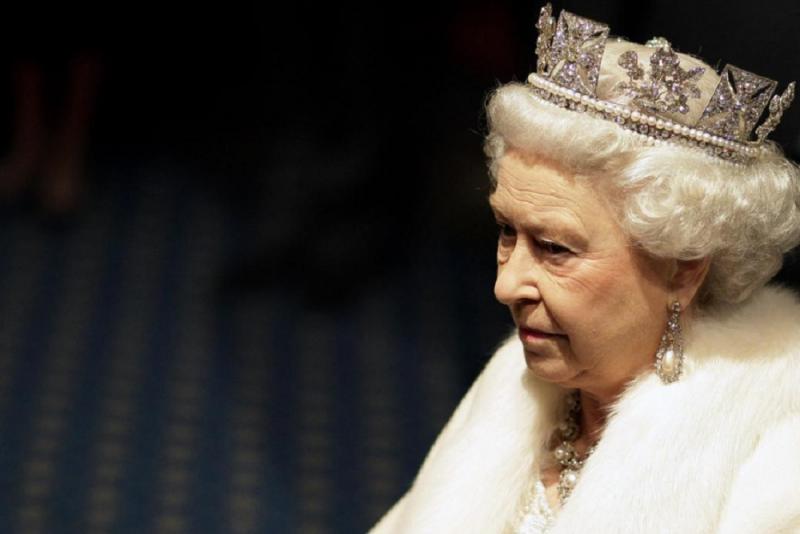 Mahkota Ratu Elizabeth II (Royal.UK)