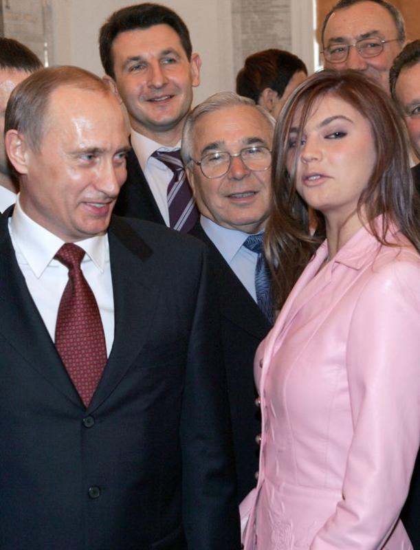 Potret Presiden Rusia Vladimir Putin dan Pesenam Alina Kabaeva pada 2004 silam (Getty Images)
