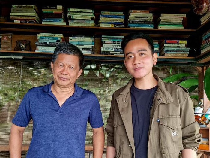 Pengamat politik Rocky Gerung dan Putra Jokowi Gibran Rakabuming Raka (Twitter Gibran)