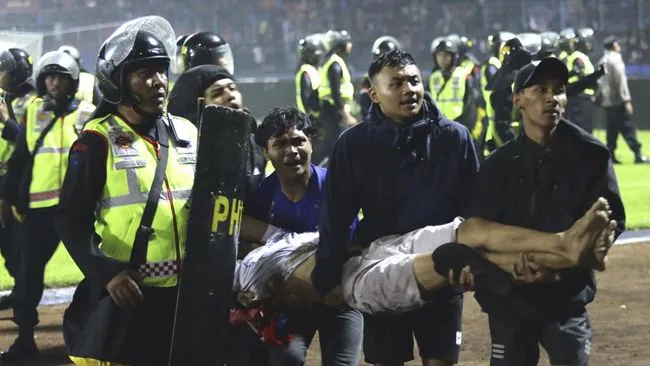 Tragedi insiden Kanjuruhan (Foto : CNN)