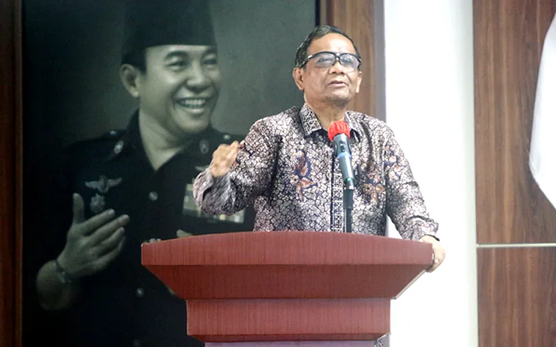 PDIP menggelar Forum Group Discussion Reformasi Sistem Hukum Nasional: Pendekatan Ideologi, Konstitusi dan Budaya Hukum, Mahfud Md jadi pembicara diskusi. Forum Group Discussion tersebut berlangsung di Sekolah PDI Perjuangan, Lenteng Agung, Jakarta, Kamis (13/10/2022). Mahfud mengatakan kita berharap, kalau PDI-P ini menyetujui sebuah reformasi, semuanya akan jalan meskipun ada yang enggak setuju juga akan jalan kalau PDI-P mau. Robinsar Nainggolan