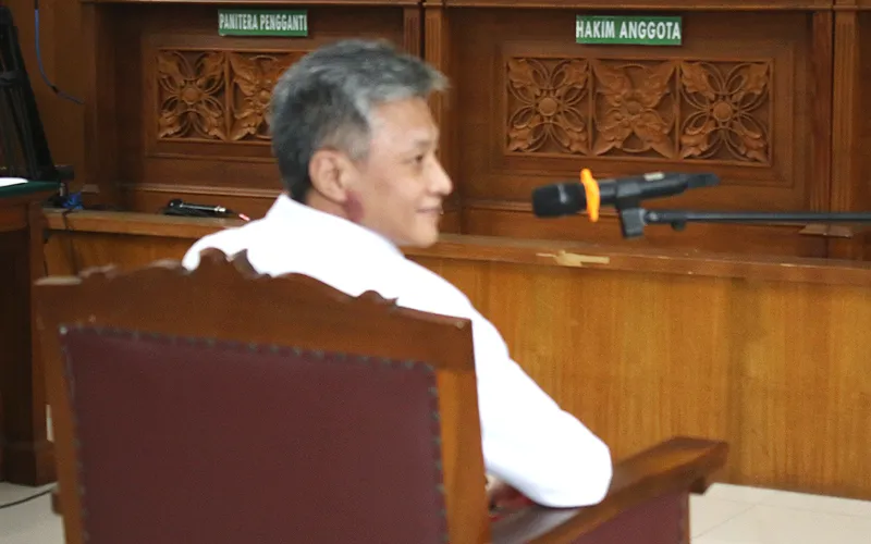 Brigjen Hendra Kurniawan didakwa merintangi penyidikan kasus pembunuhan berencana Brigadir J dalam sidang perdana di PN Jakarta Selatan, Rabu (19/10). Ahmad Suhel menjadi ketua majelis hakim yang mengadili perkara merintangi penyidikan atau obstruction of justice pembunuhan Brigadir Nopriansyah Yosua Hutabarat atau Brigadir J. Robinsar Nainggolan