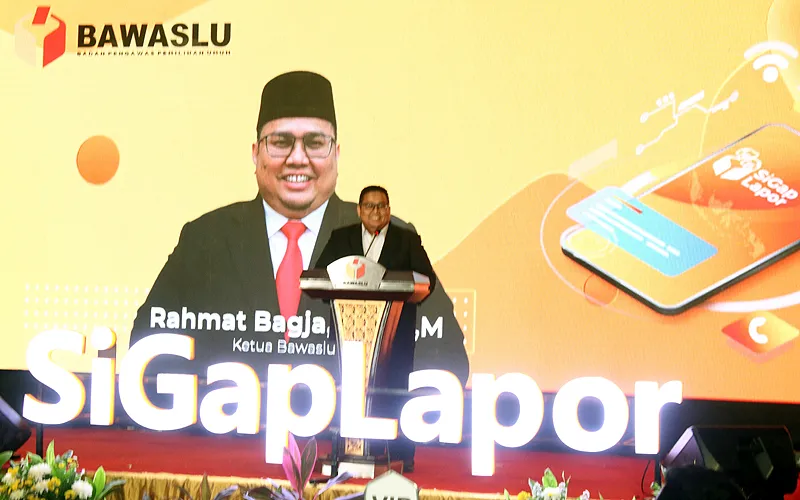 Penanganan Pelanggaran Pemilu dan Peluncuran Sistem Informasi Penanganan Pelanggaran Pemilu dan Pelaporan (SiGapLapor) pada Senin (31/10/2022), jakarta Oktober 2022. Ketua Bawaslu RI - Rahmat Bagja, SH. LL. M mengatakan bahwa aplikasi ini merupakan salah satu upaya Bawaslu untuk memperkuat sistem teknologi informasi guna mendukung penyatuan data penanganan pelanggaran oleh pengawas pemilu di seluruh Indonesia agar terintegrasi, efektif, transparan, dan aksesibel. Robinsar Nainggolan