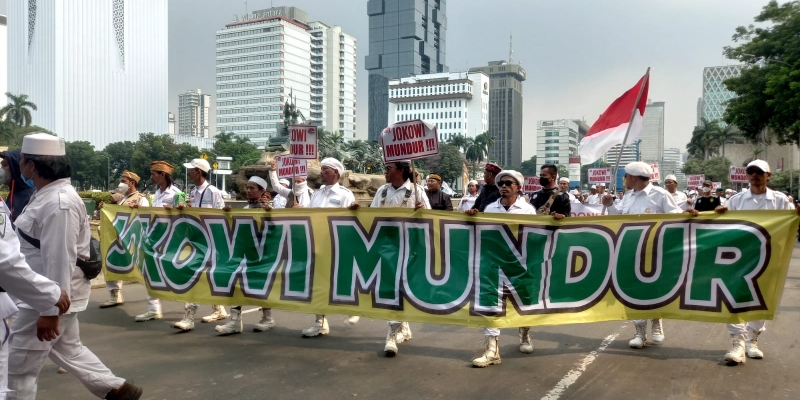 Geliat Massa Aksi 411, Desak Jokowi Mundur Menggema Didekat Istana (Rmol.id).