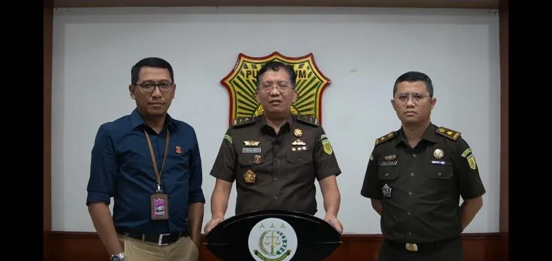 Direktur Penyidikan Jaksa Agung Muda Tindak Pidana Khusus (Jam Pidsus) Kejaksaan Agung (Kejagung) Kuntadi (tengah) saat konferensi pers penetapan tersangka tambahan kasus Waskita Beton. (Foto: Istimewa)