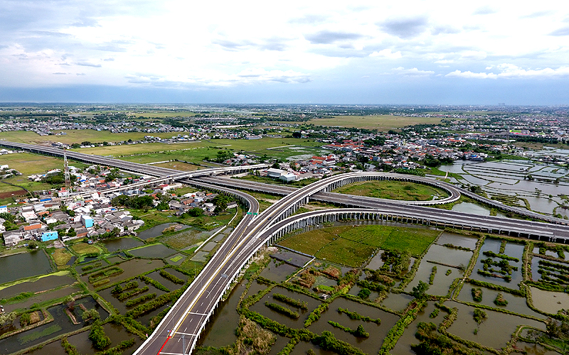 Ilustrasi Pembangunan Jalan Tol Cibitung-Cilincing (JTCC) seksi 4 di Marunda, Jakarta Utara, Jumat (12/11/2022). Pembangunan Tol JTCC seksi 4 ruas Tarumajaya-Cilincing sepanjang 7,28 Km yang saat ini perkembangan pembangunannya mencapai 87,2 persen dan ditargetkan rampung serta dapat beroperasi pada awal tahun 2023. Robinsar Nainggolan