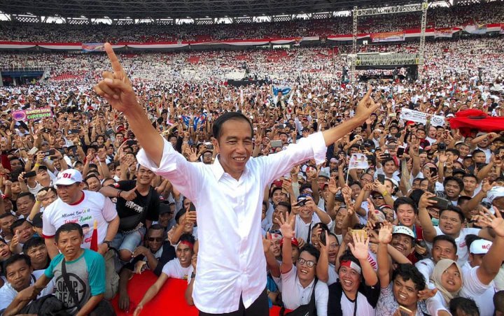 Jokowi dan Relwannya di GBK (Detik)