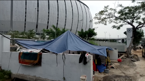 Warga Kampung Bayam Dirikan Tenda Depan JIS, Jakarta Utara