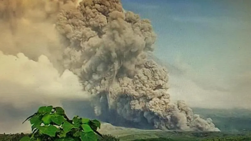 BNPB: Gunung Semeru Muntahkan Awan Panas Sejauh Tujuh Kilometer. (BNPB).