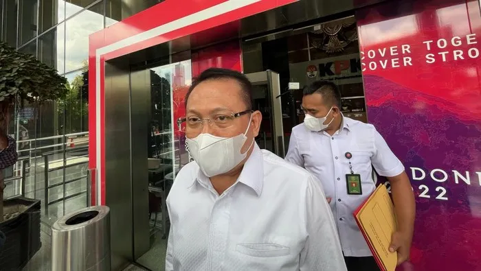 Bekas Sekretaris Mahkamah Agung (MA) Hasbi Hasan diperiksa Komisi Pemberantasan Korupsi (KPK) soal kasus suap pengurusan perkara di MA, Senin (12/12/2022). (Foto: detikcom)