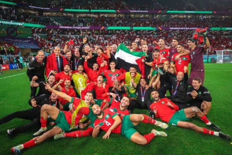 Timnas Maroko kibarkan bendera Palestina di Piala Dunia Qatar 2022 (Net)